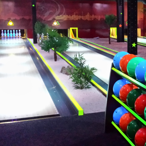 2018-07/string-bowling-alley-installation-6